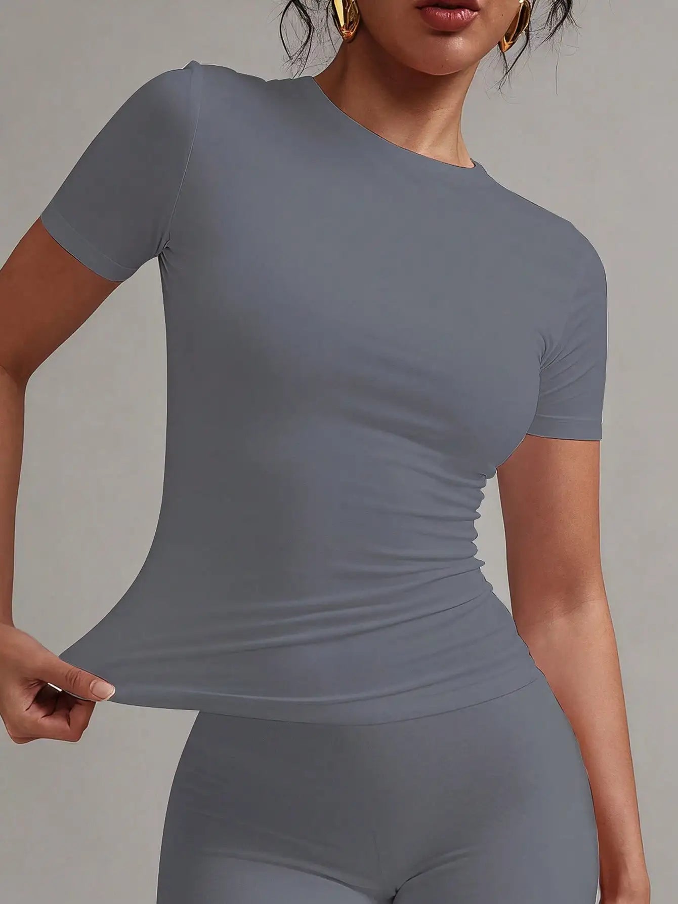 Women's Solid Round Neck Short Sleeve Fitted Tee For Summer
