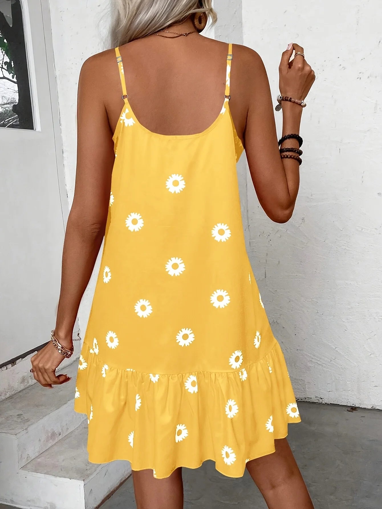 Plus size women’s sleeveless floral print dress, solid color sun dress with ruffled hem, casual summer fashion, lightweight and