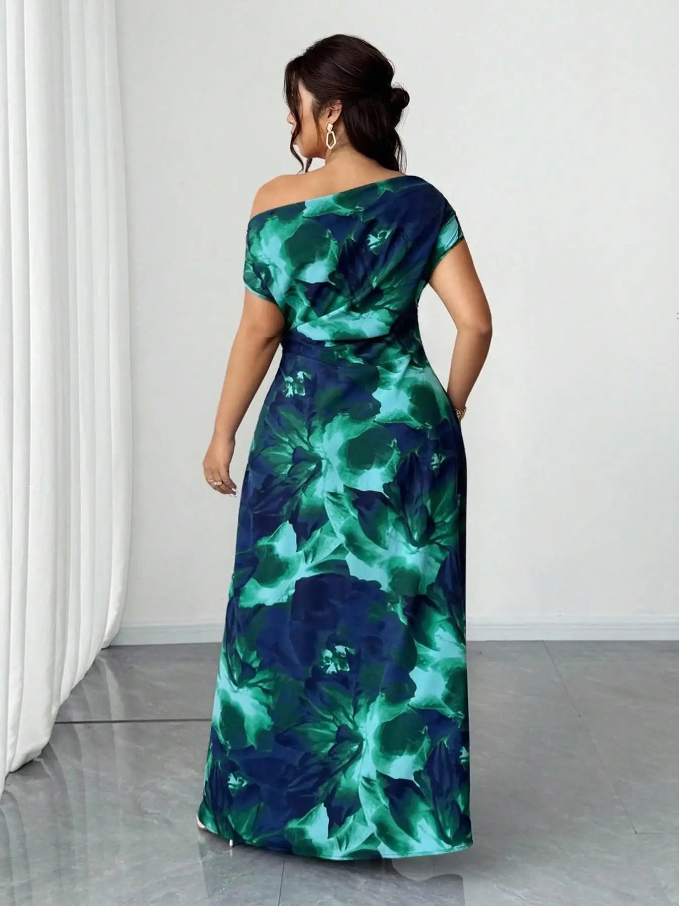 Plus Size One-Shoulder Dress, Bold All-Over Print, Fitted Waist Pleated Satin Midi, Elegant Party Evening Gown, Sleeveless