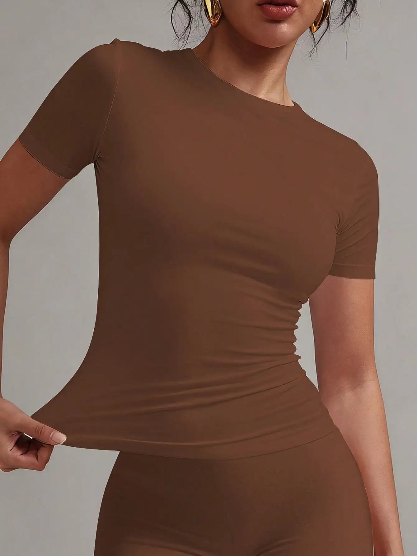 Women's Solid Round Neck Short Sleeve Fitted Tee For Summer