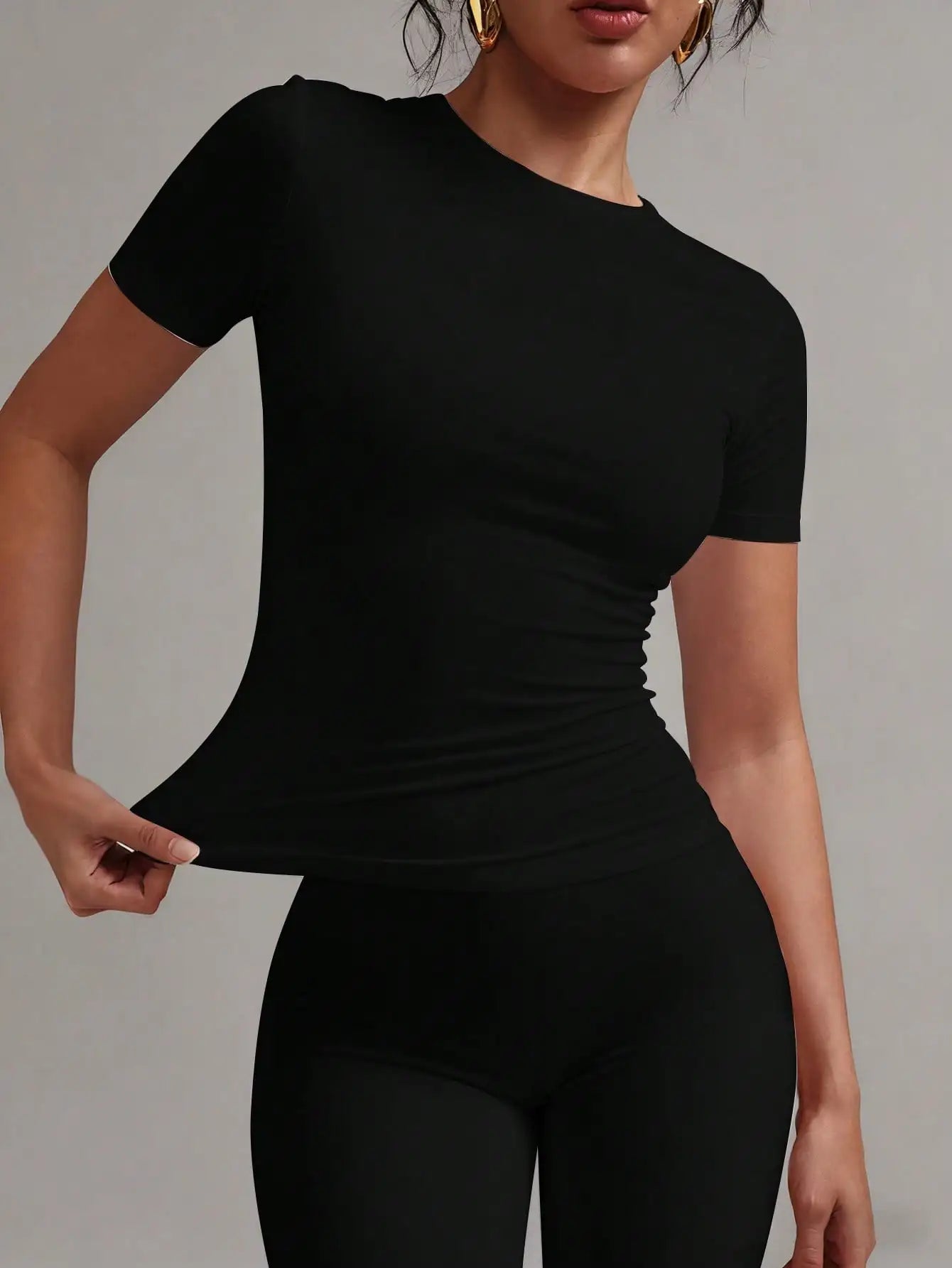 Women's Solid Round Neck Short Sleeve Fitted Tee For Summer