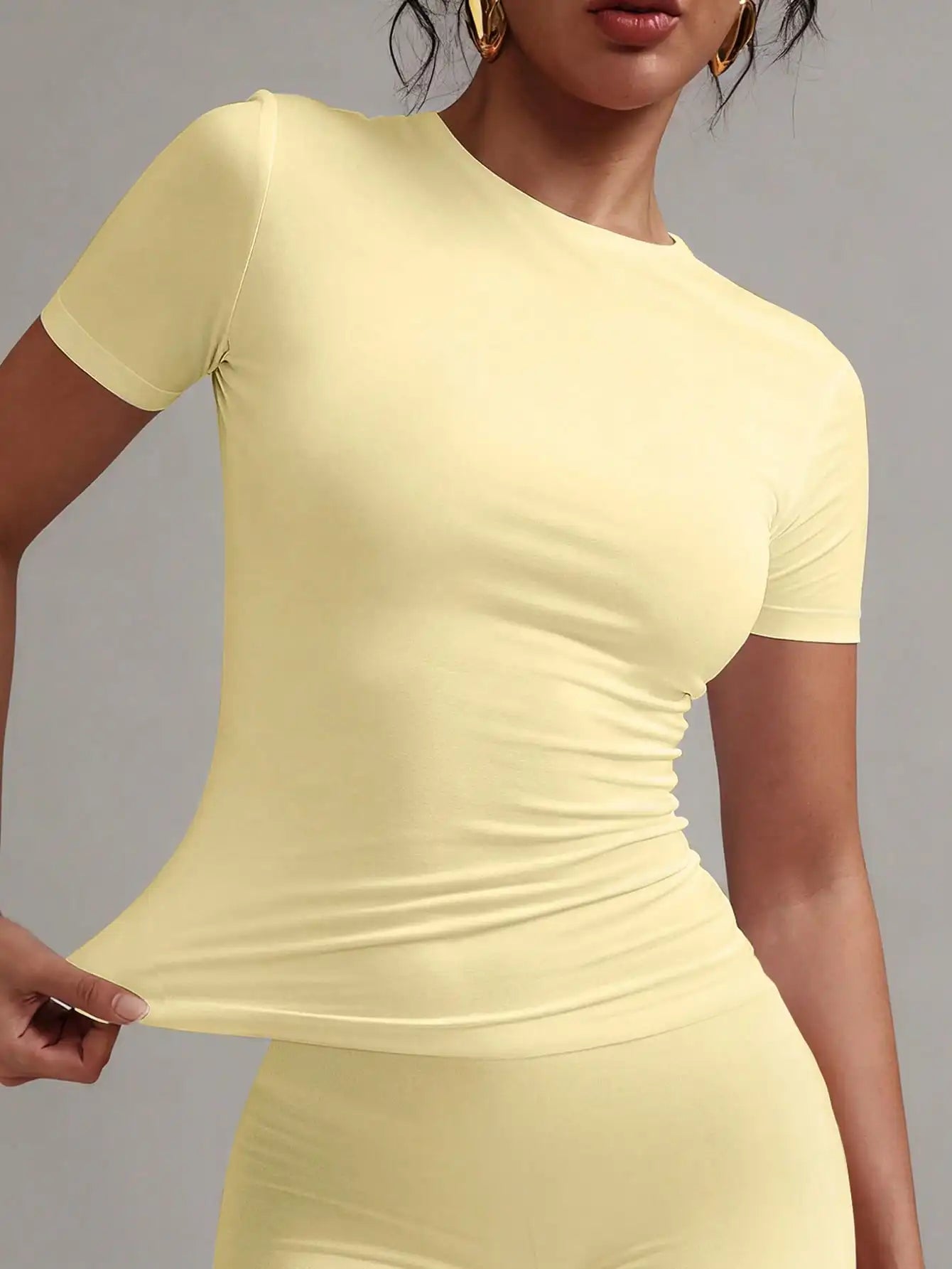 Women's Solid Round Neck Short Sleeve Fitted Tee For Summer
