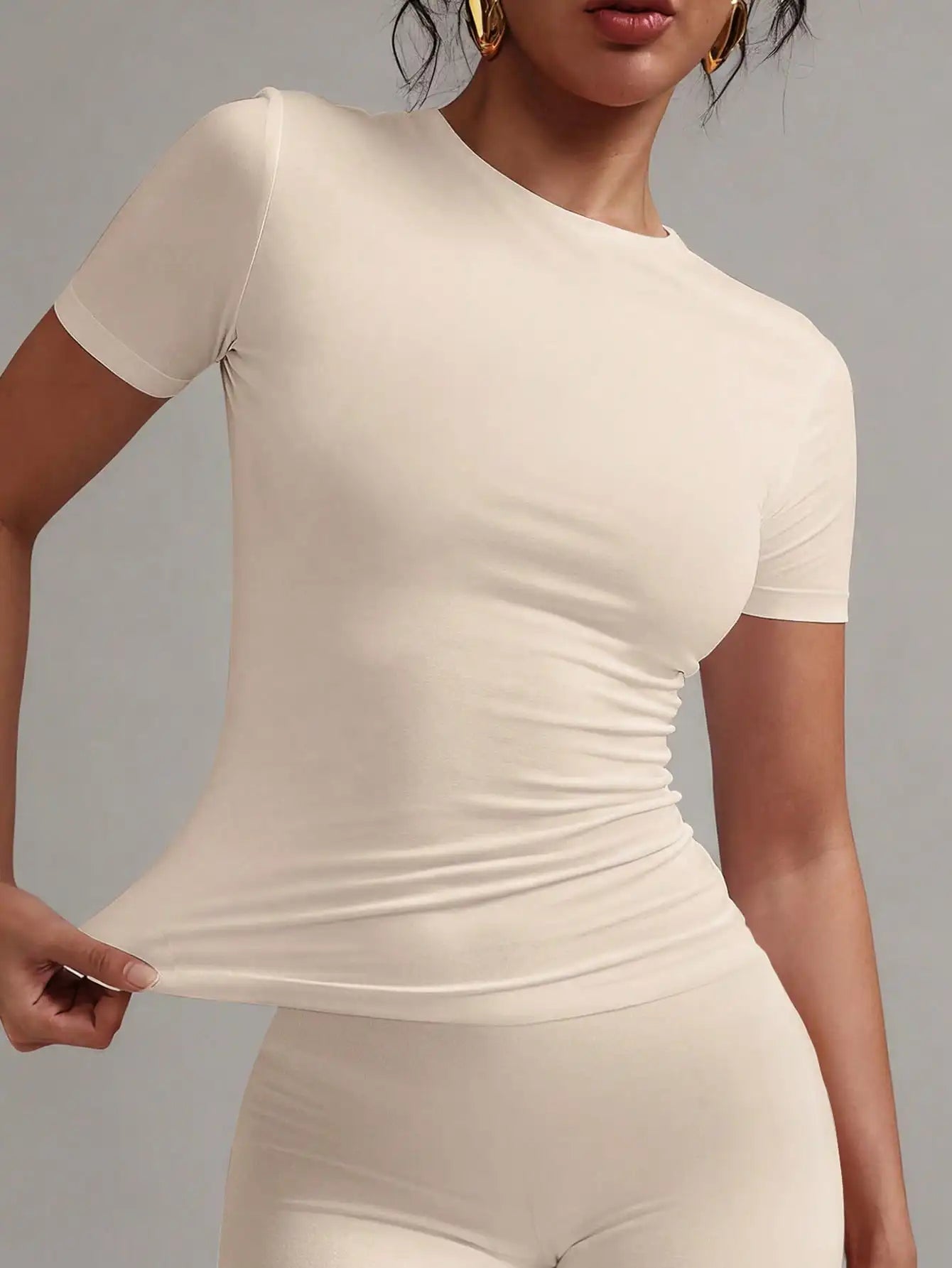 Women's Solid Round Neck Short Sleeve Fitted Tee For Summer