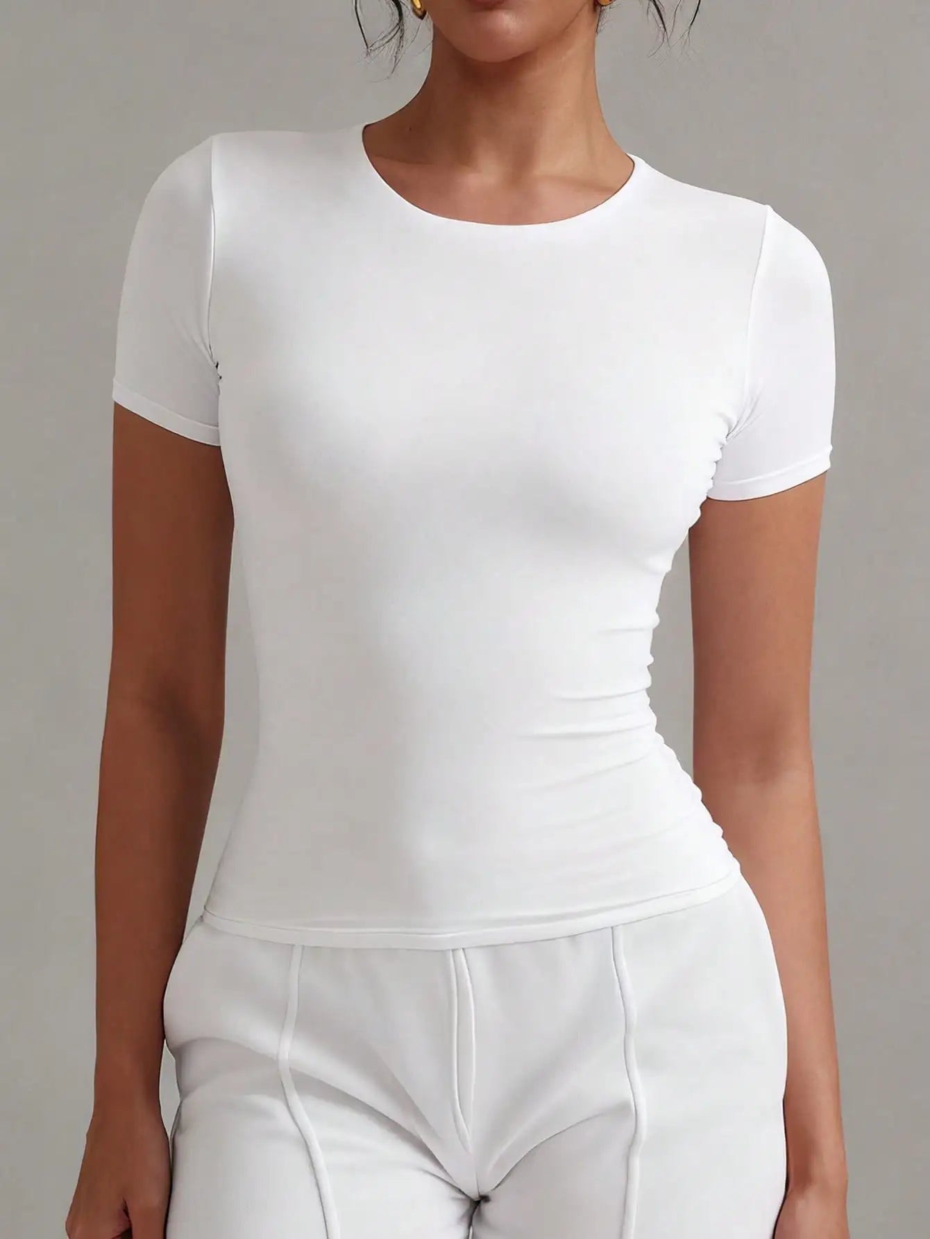 Women's Solid Round Neck Short Sleeve Fitted Tee For Summer